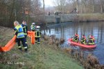  03.03.24 Tagesbilder PKL VU eingeklemmt K80 Willinghusen und Ölsperren legen Mühlenteich Glinde Diesel im Wasser