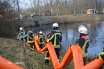  03.03.24 Tagesbilder PKL VU eingeklemmt K80 Willinghusen und Ölsperren legen Mühlenteich Glinde Diesel im Wasser